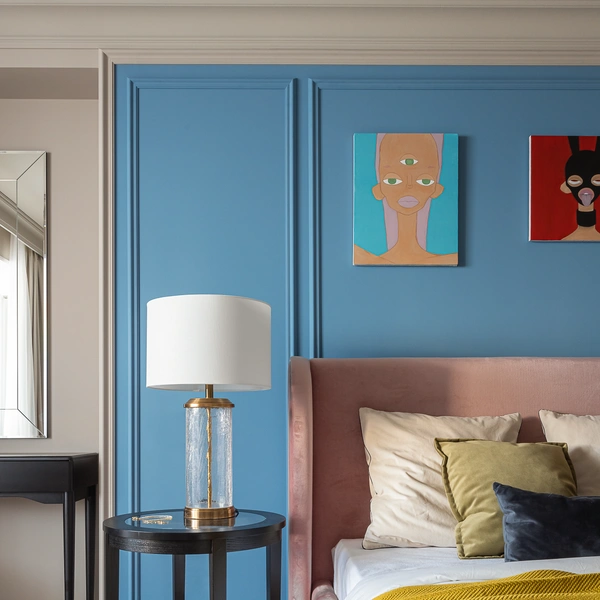 Голубой цвет в интерьере спальни: 40+фото и примеров