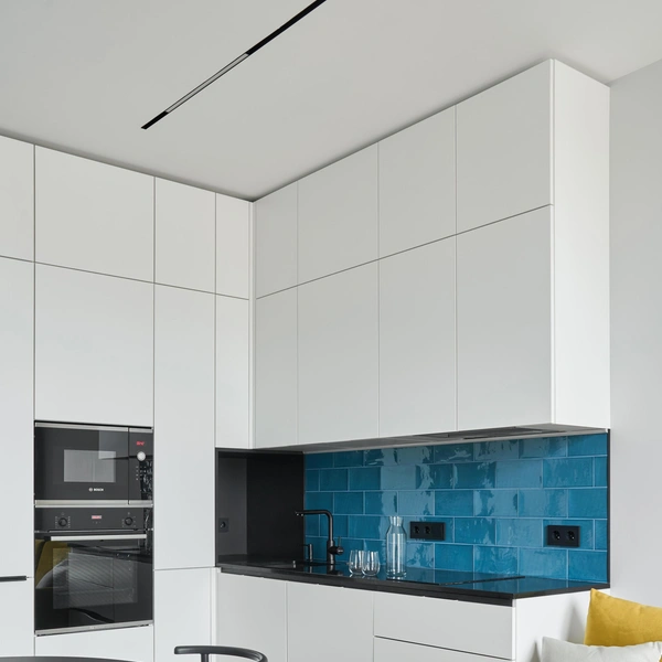Как сочетать белый и синий цвет в интерьере: 50+ летних примеров